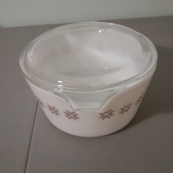 Vintage Pyrex - Picture 2 of 8